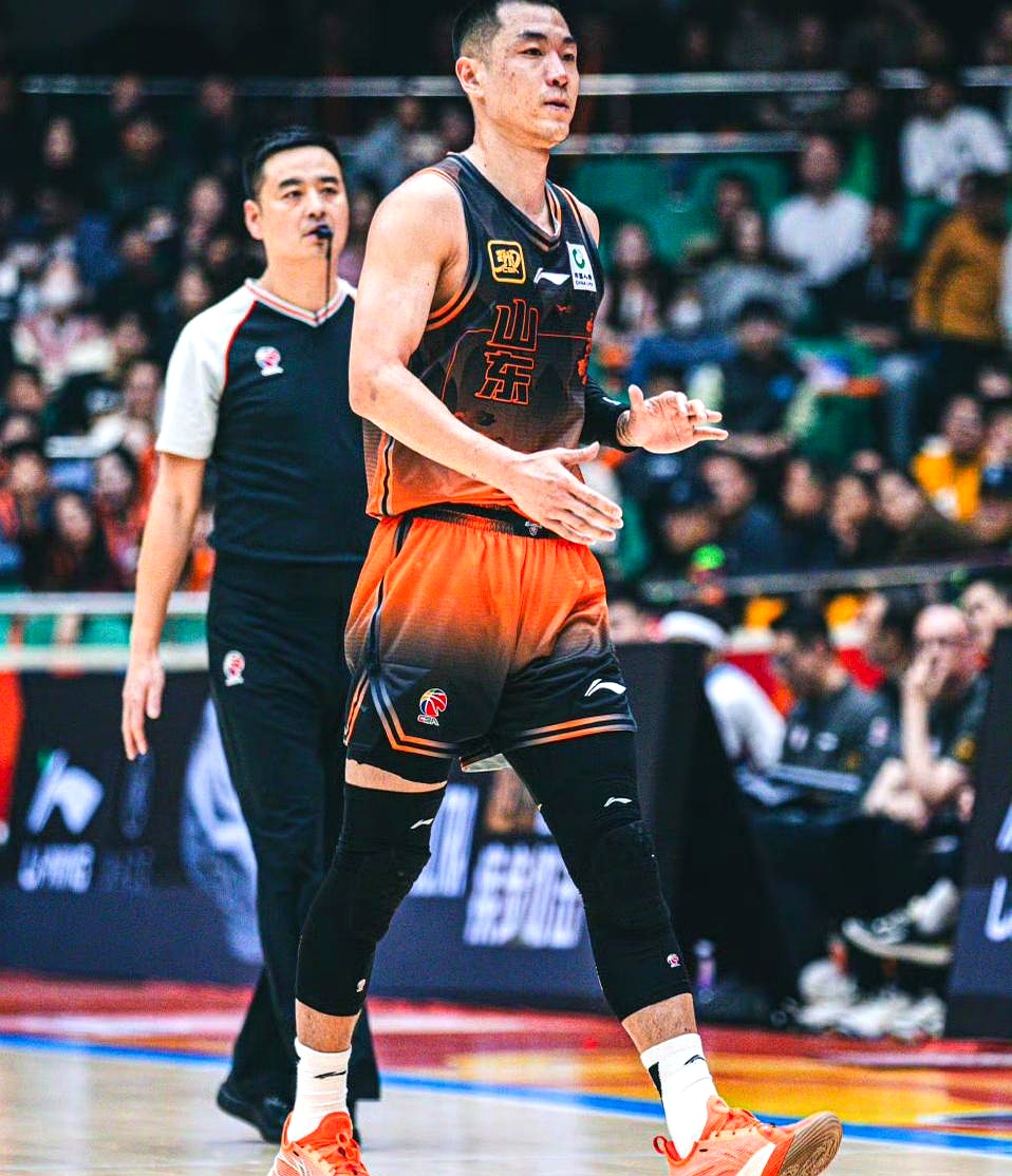 问鼎娱乐官方转折点！山东男篮状态回暖，CBA常规赛赛后攻防权衡，目标明确，资深球员宣示担当的简单介绍